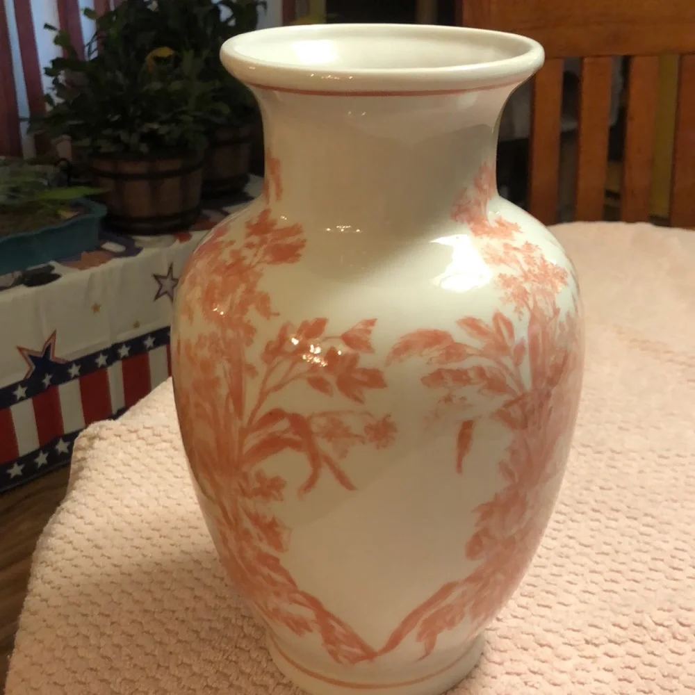 Formalities by Baum bros white and pink vase 12”x8”x4.75”